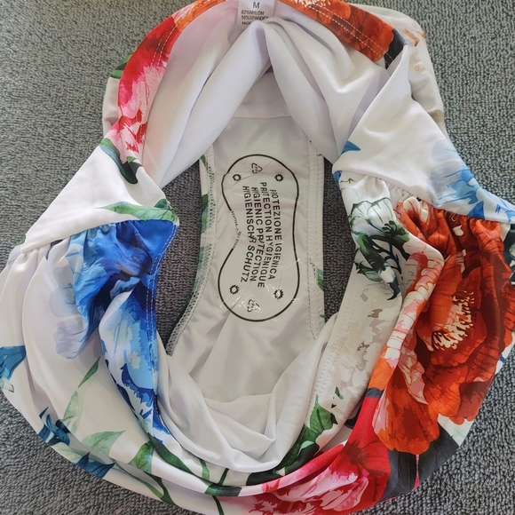 Yellow Floral Women's Swimwear Set, Size M, New In Bag - Picture 4 of 4